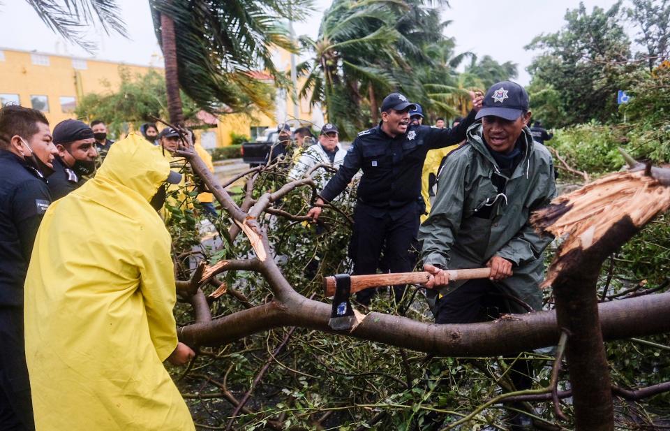 hurricane delta cleanup mexico cancun