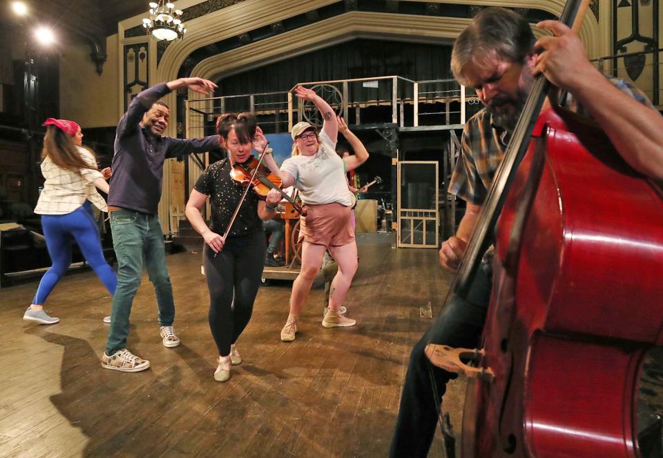 Cast members, from left, Natalie Steen, Tom Barnes, Jessica Lauren on fiddle, Hannah Storch and Evan Wilhelms on bass perform "The Jitterbug" during Ohio Shakespeare Festival rehearsal of "The Wizard of Oz" on Wednesday, April 17, 2024 in Akron.