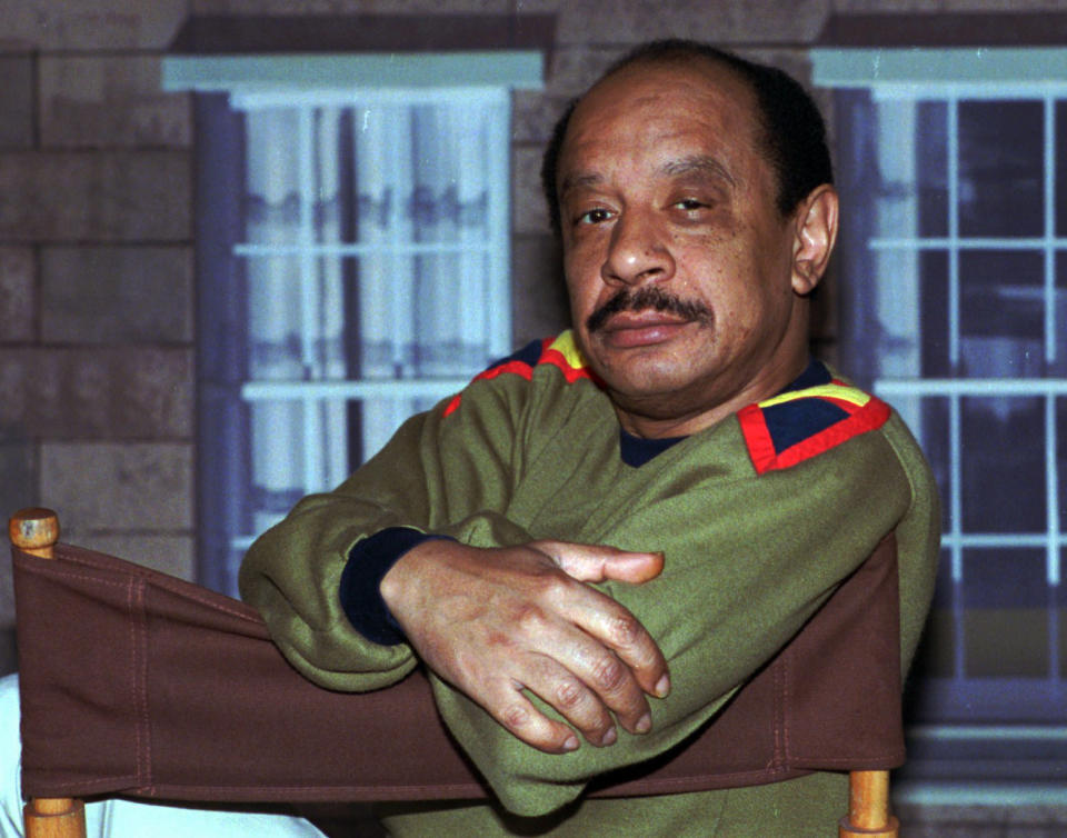 In this Aug. 11, 1986 file photo, actor Sherman Hemsley poses for a photo in Los Angeles. The manager for Hemsley says the late star of the television sitcom "The Jeffersons" refused treatment for lung cancer in the weeks before he died of what a coroner says were complications from the disease on July 24, 2012. (AP photo/Nick Ut, File)