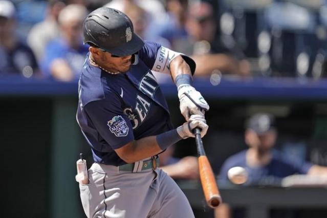 Mariners Julio Rodríguez homers in four-hit night