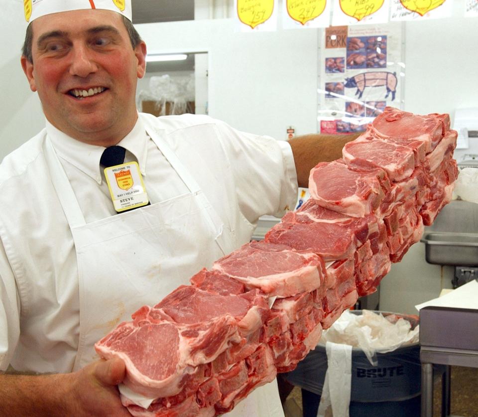 Fareway used to require employees to wear dress shirts and ties. One thing that hasn't changed: its emphasis on its meat counters.