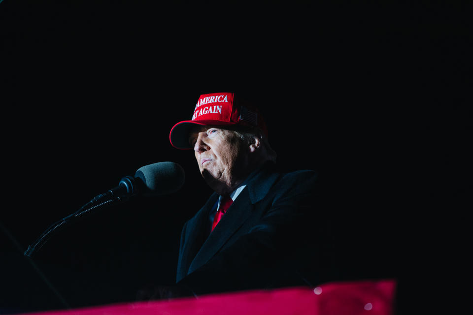 El expresidente Donald Trump, presunto candidato republicano a la presidencia, en un acto de campaña en Schnecksville, Pensilvania, el 13 de abril de 2024. (Michelle Gustafson/The New York Times)