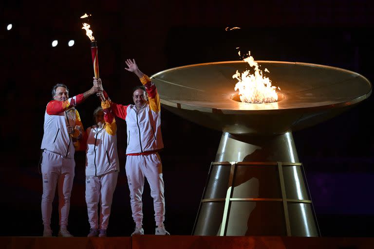 Fernando González, Lucy Lopez y Nicolas Massú, en el encedido del pebetero panamericano