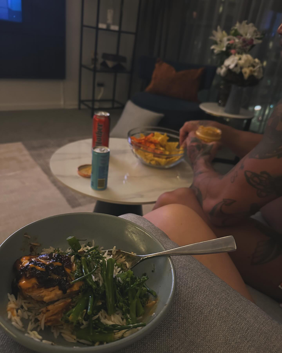 MAFS’ Tori Adams and Jack Dunkley having dinner together on the couch.