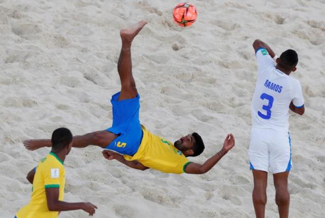 Diario HOY  Brasil derrota a El Salvador y Uruguay a Omán en el Mundial de fútbol  playa