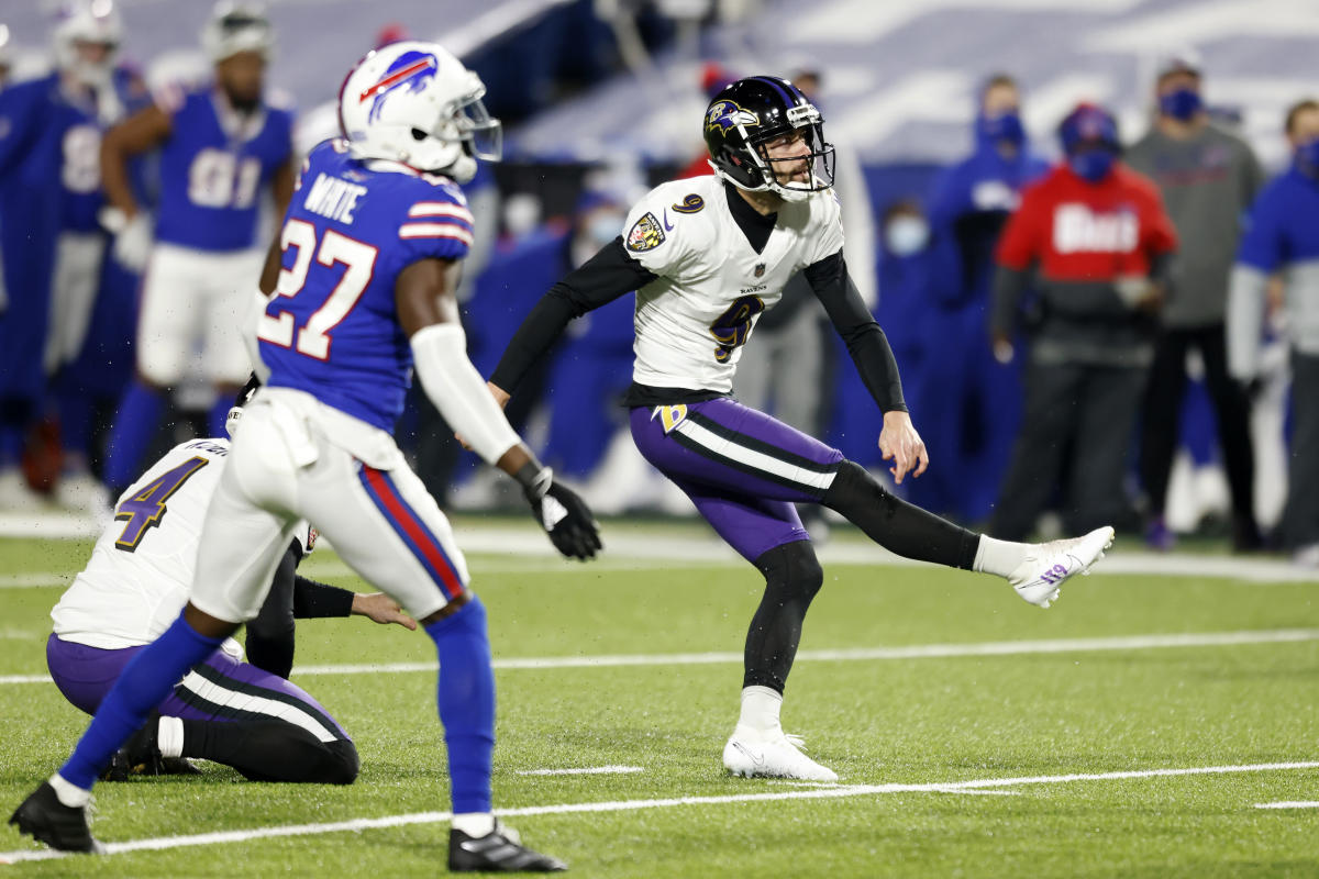 NFL playoffs 2021: Ravens kicker Justin Tucker hits upright twice on