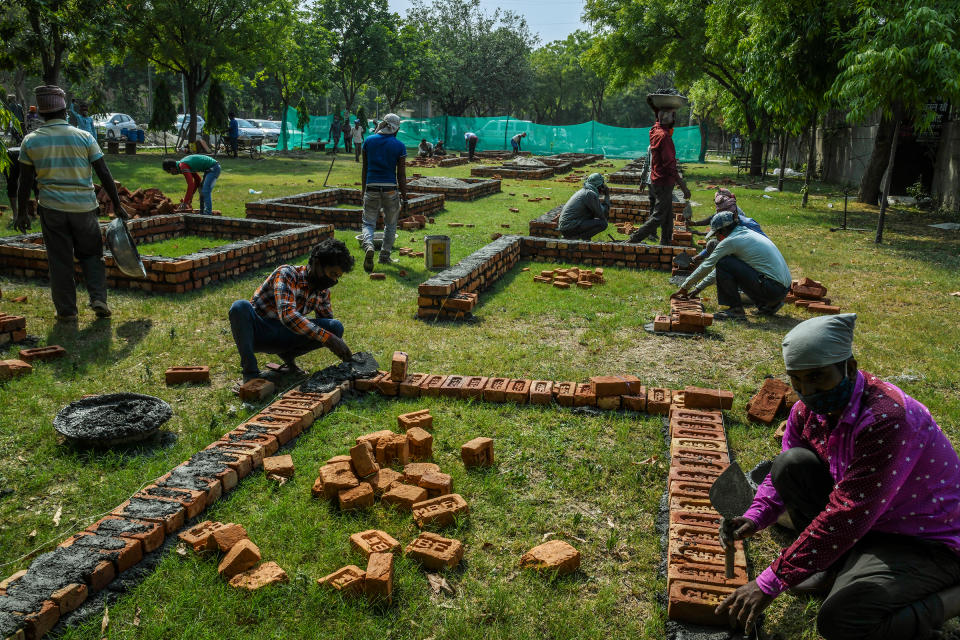 Workers build new platforms to expand a mass cremation site in New Delhi on April 27.<span class="copyright">Atul Loke—The New York Times/Redux</span>