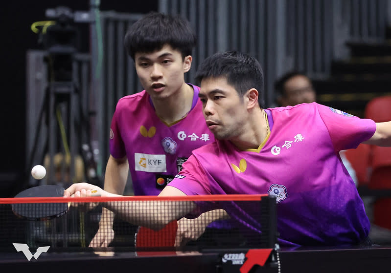 莊智淵（前）、林昀儒（後）。（15日比賽照，取自World Table Tennis）