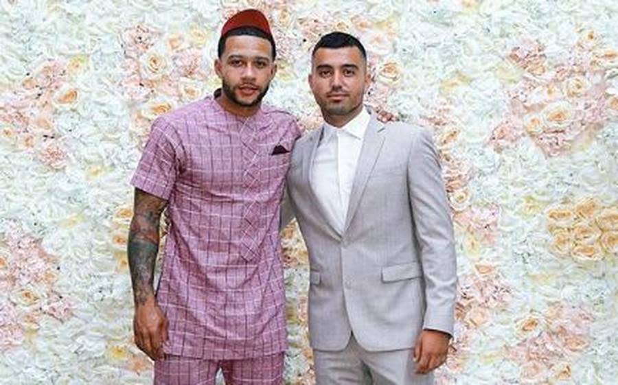 Ebenfalls stylisch zeigt sich Memphis Depay. Der Niederländer besuchte in seiner Heimat offenbar eine Verlobungsfeiert. "Gratulation zur Verlobung an meinen Bruder vom ersten Tage an. Kümmere dich gut um deine Königin", schreibt Depay