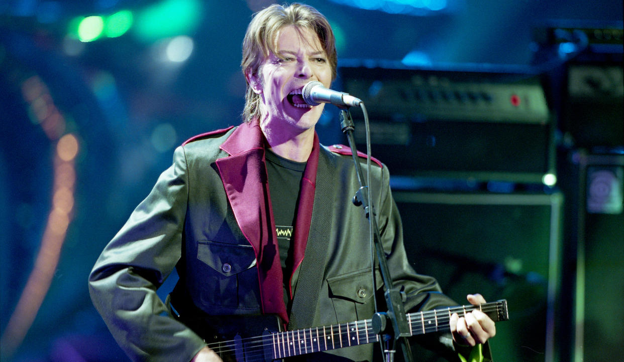  David Bowie performs in London on February 16, 1999. 