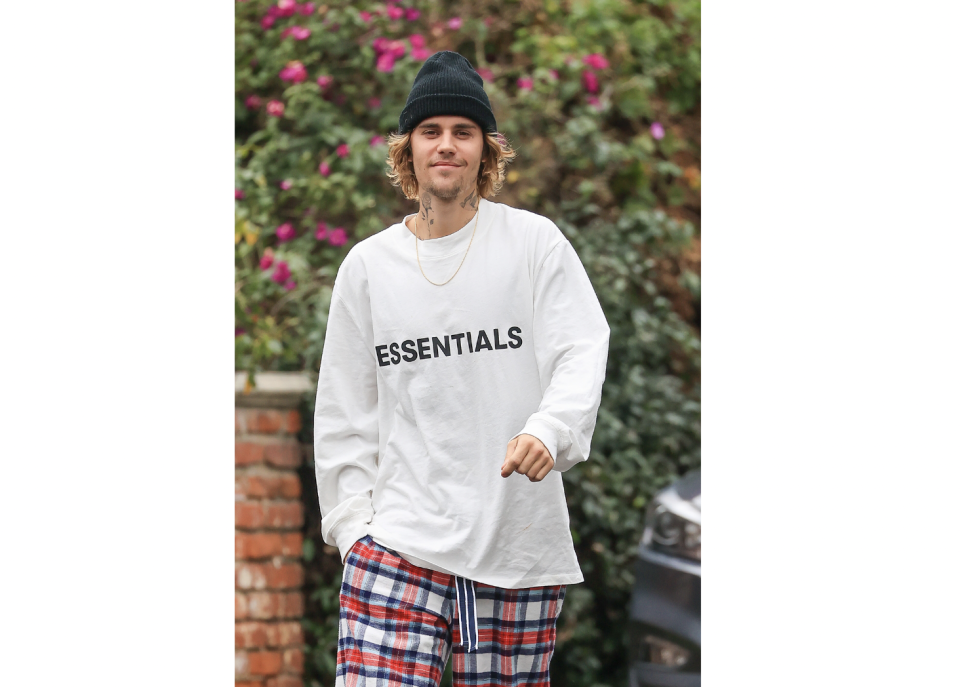 ESSENTIALS限時低至3折！五大網購平台入手+免運費攻略 Hoodie低至$526／V領冷衫$168