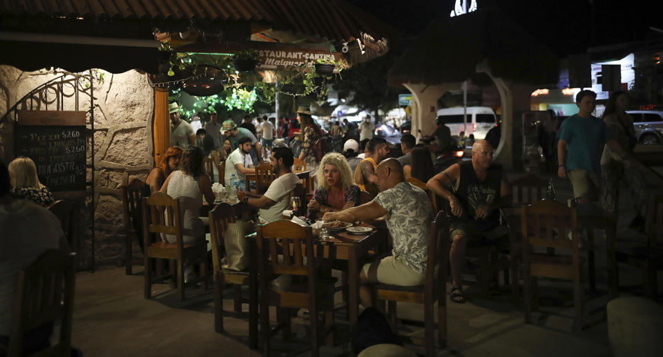 Huge crowds of US tourists have flocked to popular tourism spots in Mexico. Source: AP