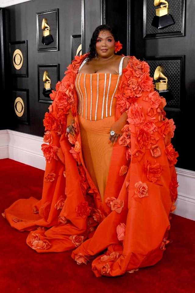 Lizzo Makes Dramatic Flowery Grammys 2023 Entrance With Boyfriend Myke