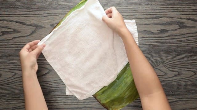 Drying banana leaves with kitche towels