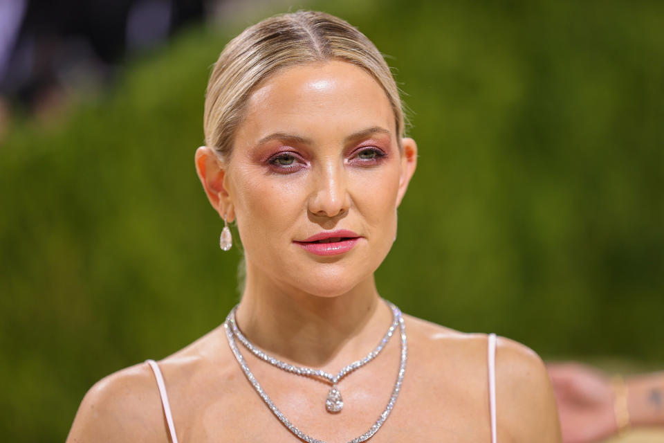 Kate Hudson legte auf der Met-Gala im wahrsten Sinne einen strahlenden Auftritt hin. (Bild: Getty Images)