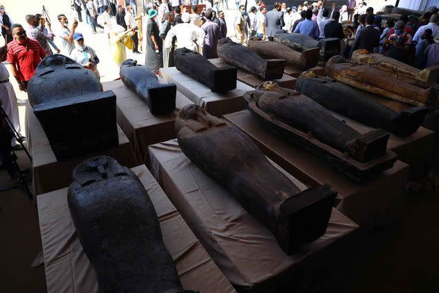 <p>Le ministère égyptien du Tourisme et des Antiquités a présenté samedi, au sud du Caire, 59 sarcophages qui ont ensevelis il y a plus de 2.500 ans.</p>