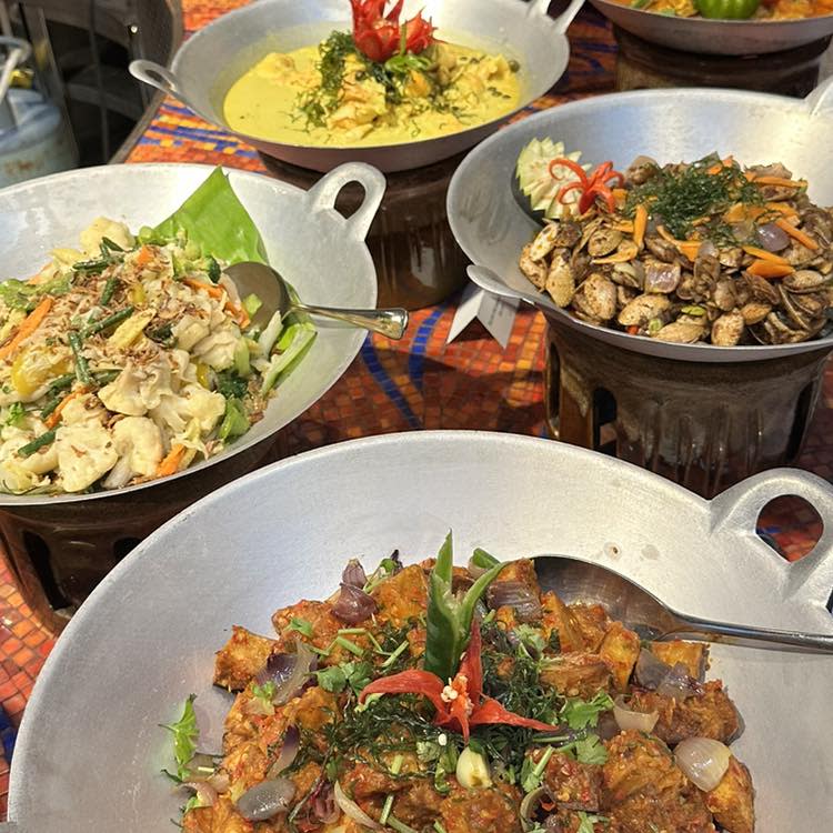 Sheraton Imperial Kuala Lumpur - Woks of food