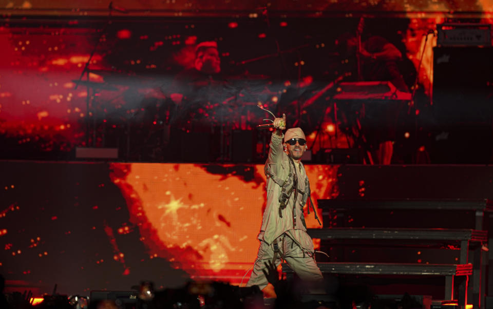 Yandel del dúo puertorriqueño de reggaetón Wisin & Yandel durante el primer concierto de su gira del adiós en la Ciudad de México el jueves 25 de agosto de 2022. (Foto AP/Fernando Llano)