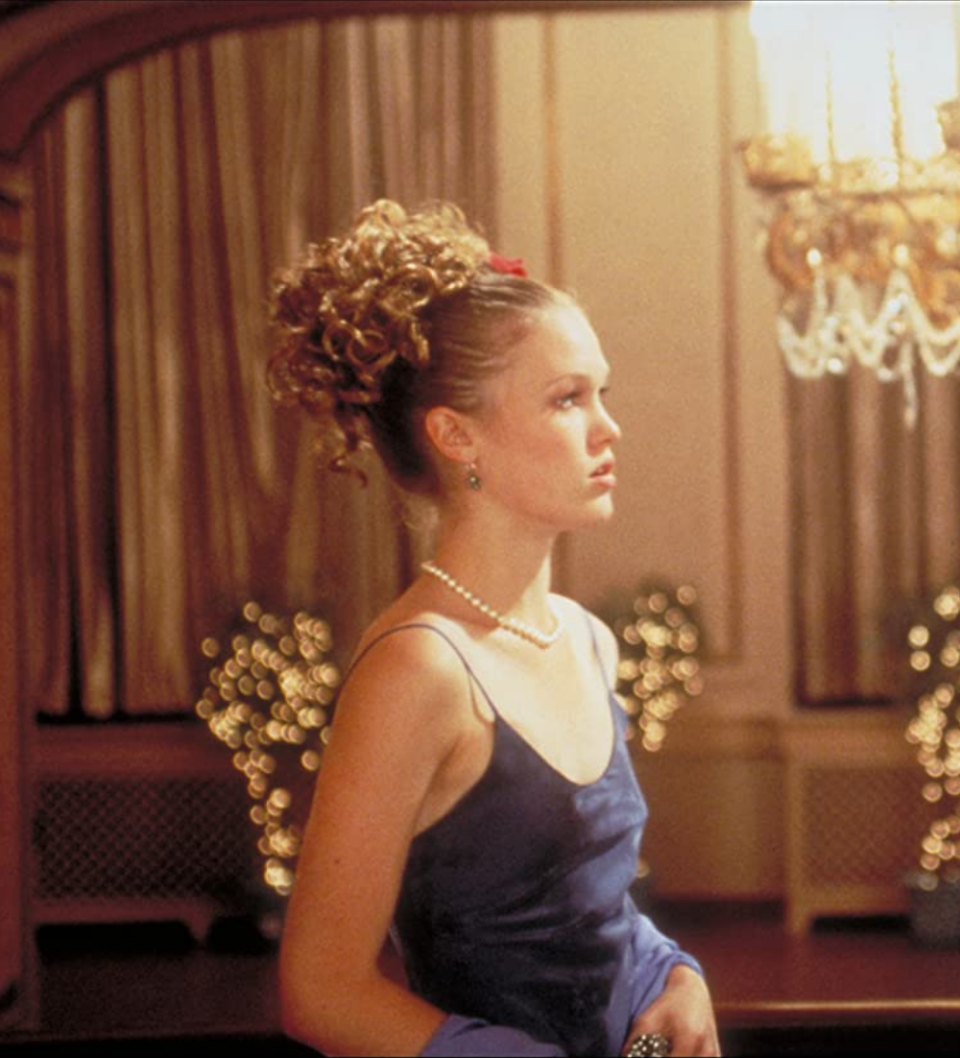 1999: Julia Stiles' Curly Updo in '10 Things I Hate About You'