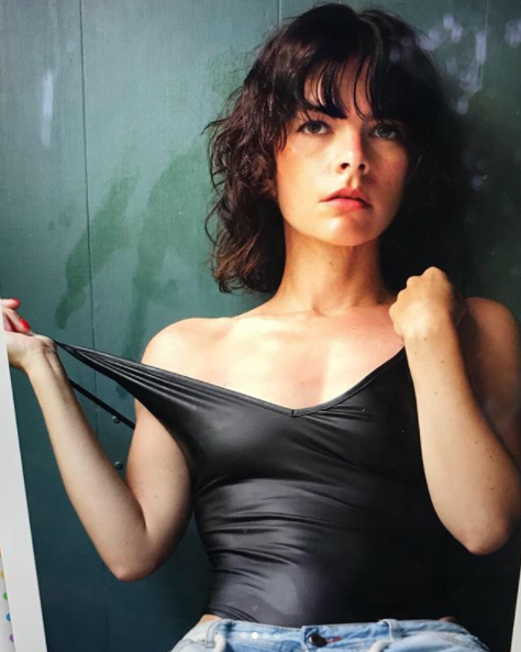 Kelly Oxford faces mom-shaming comments after posing for a sexy photo shoot. (Photo: Instagram/kellyoxford)