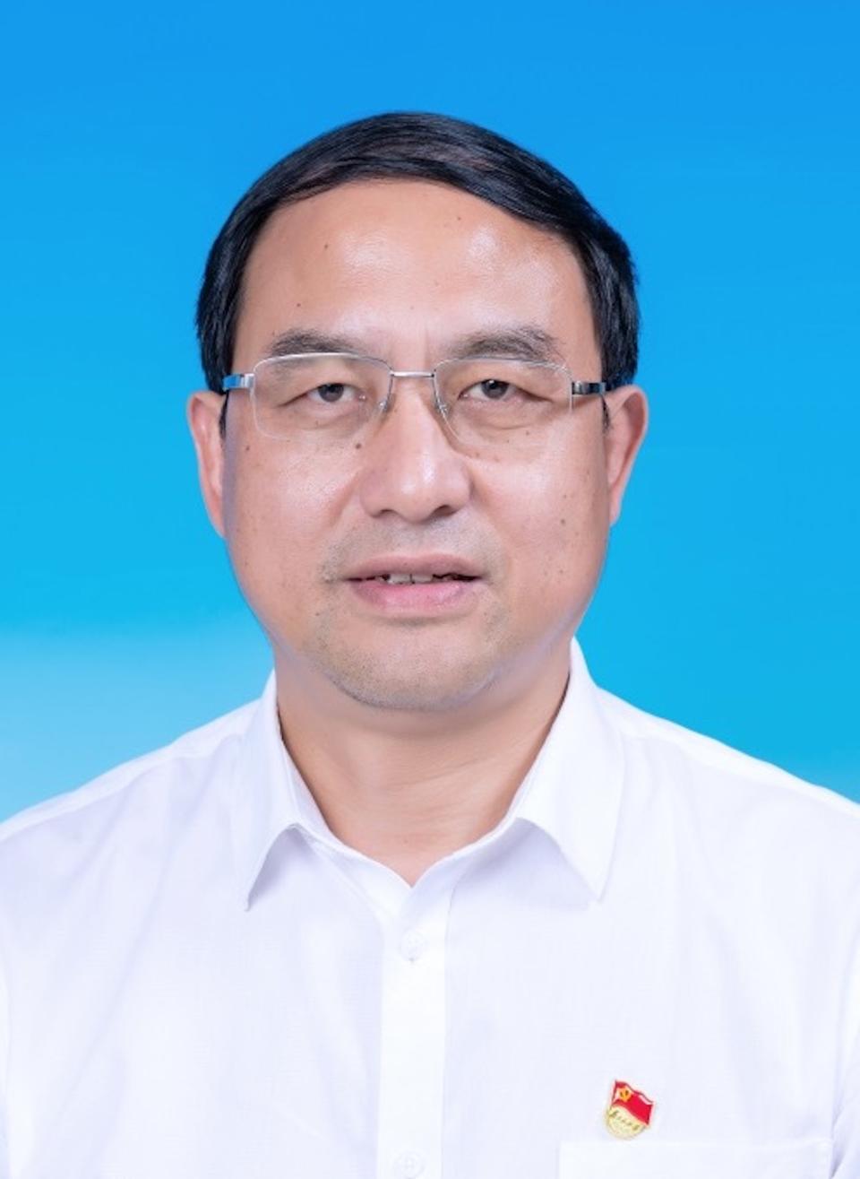 Wang Shengzhan, Secretary of the Party Committee and Director of the Education Bureau of Yuyao City, Zhejiang Province.  (profile picture)