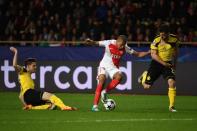 <p>Mbappé puis Falcao ont l’occasion de tuer le match, en vain. (AFP)</p>