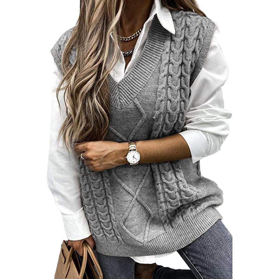 HOTAPEI Sweater Vest Women Oversized V Neck Sleeveless Sweaters Womens Cable Knit Tops