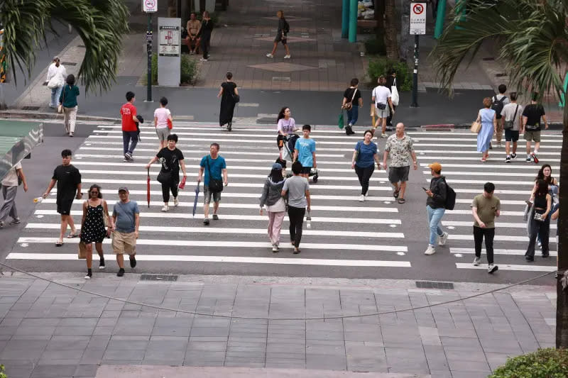 ▲中颱山陀兒襲台，北北基桃停班課但無明顯風雨引發熱議，對此鄭運鵬質疑是為了救基隆市長謝國樑的「罷免颱風假」。（圖／記者吳翊緁攝，2024.10.02）