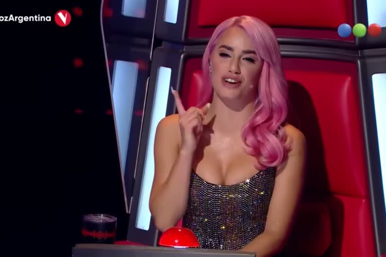 Lali citó al Diego en pleno programa de La Voz