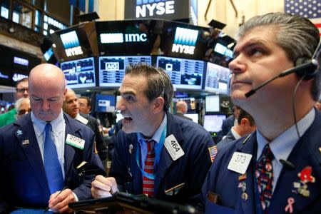 Traders work on the floor of the New York Stock Exchange (NYSE) in New York City, U.S., September 27, 2016. REUTERS/Brendan McDermid