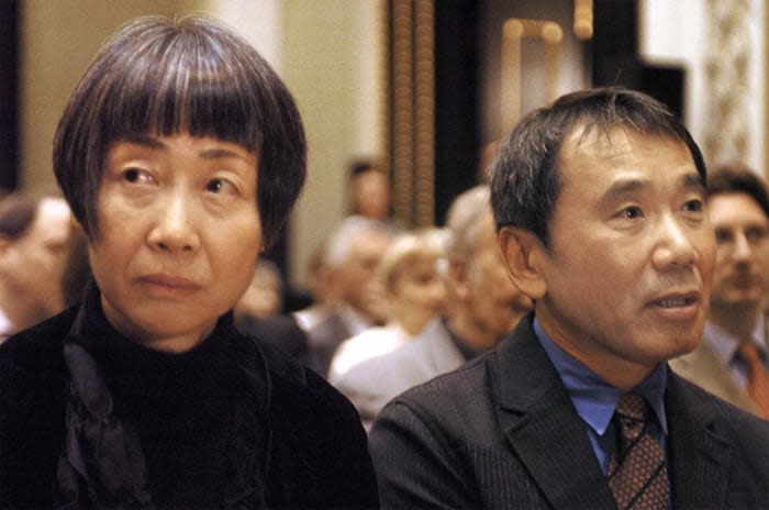 Haruki Murakami y su mujer Yoko