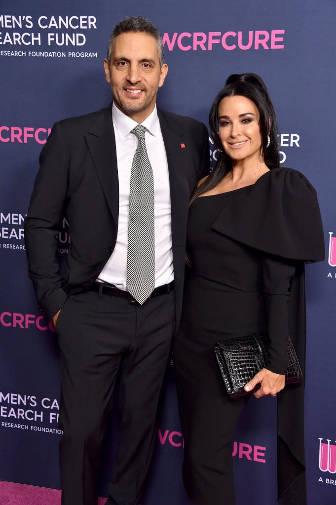 Mauricio Umansky Denies Romance Rumors After Dinner Date With Leslie Bega Kyle Richards