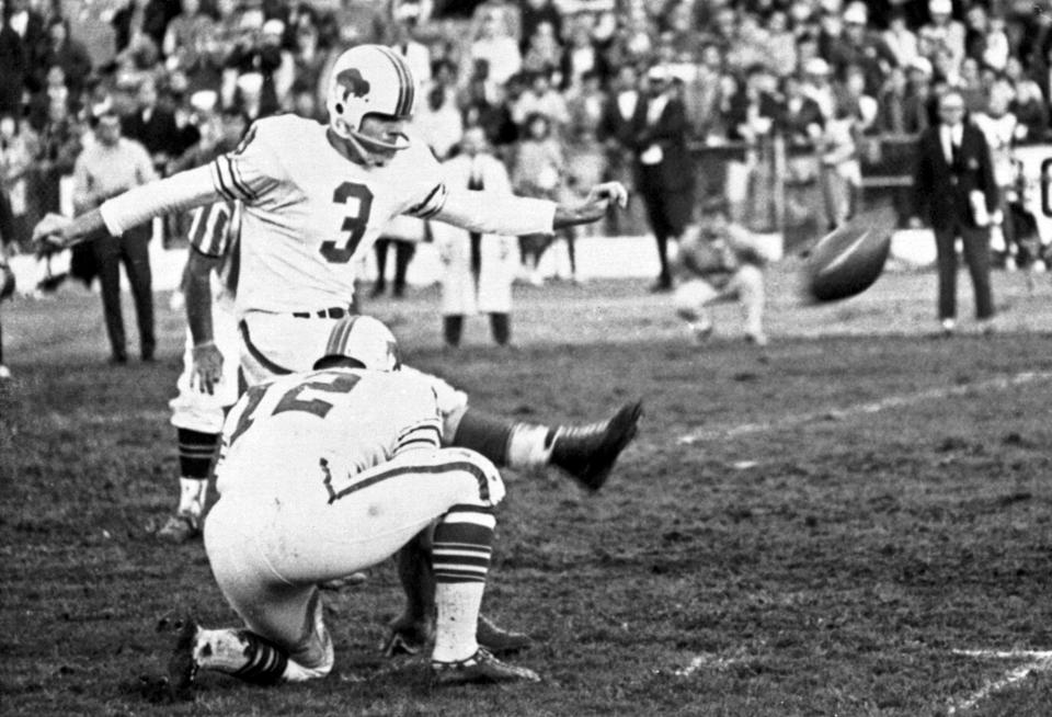 Pete Gogolak beat the Chargers on Thanksgiving Day 1964.