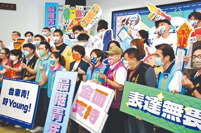 「台東縣青年事務發展委員會」26日舉行成立大會，將成為青年與縣府對話的窗口。（莊哲權攝）