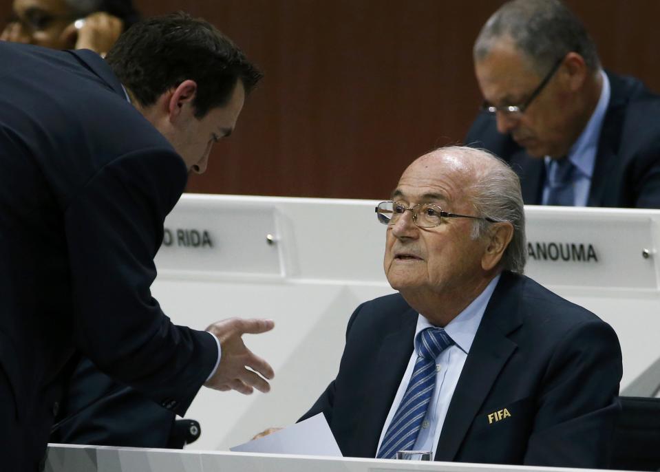 A FIFA laywer talks with FIFA President Blatter on a point of procedure after a Palestinian Football Association request at the 65th FIFA Congress in Zurich