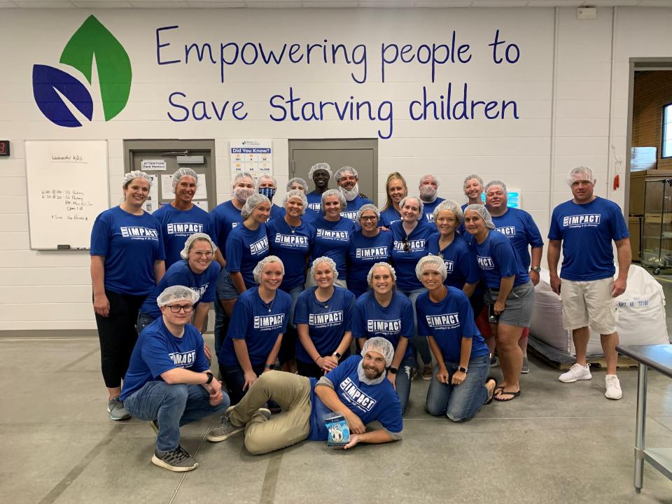 Express Logistics employees volunteer at Meals From the Heartland