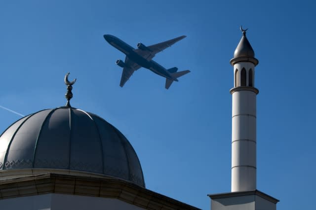 Passenger airliner overflies Hounslow mosque