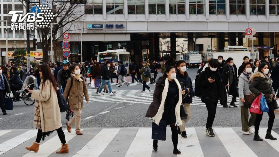 日本基層的薪資、高稅金引起網友們的熱議。（示意圖／shutterstock達志影像）