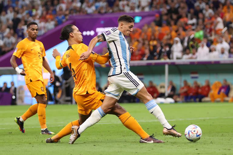 LUSAIL CITY, QATAR - DECEMBER 09: Nahuel Molina of Argentina scores the team's first goal during the FIFA World Cup Qatar 2022 quarter final match between Netherlands and Argentina at Lusail Stadium on December 09, 2022 in Lusail City, Qatar. (Photo by Julian Finney/Getty Images)
