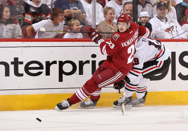   Oliver Ekman-Larsson #23 Of The Phoenix Coyotes Attempts To Play The Puck Past Jonathan Toews #19 Of The Chicago Getty Images