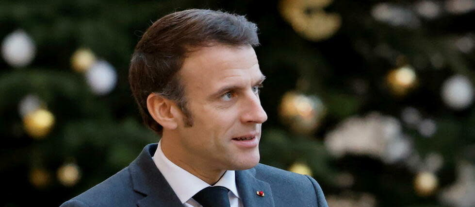 En pleine tourmente liée à la réforme des retraites, Macron veut aller à la rencontre des travailleurs français.   - Credit:LUDOVIC MARIN / AFP