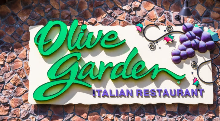 olive garden (dri) sign on front of building