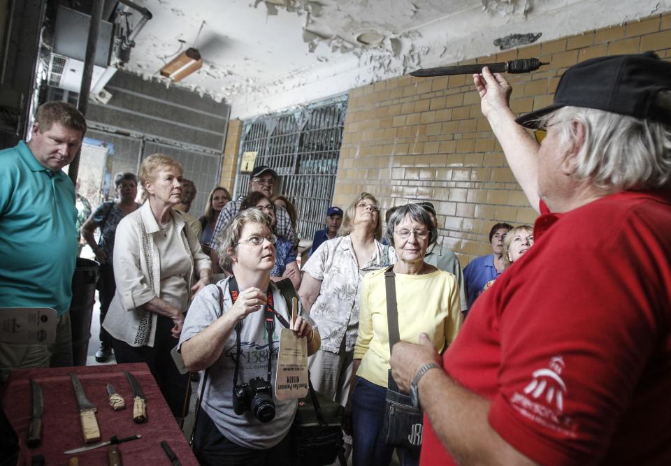 Former prison guard Bill Green displays weapons confiscated from prisoners during a tour of the Missouri State Penitentiary in Jefferson City