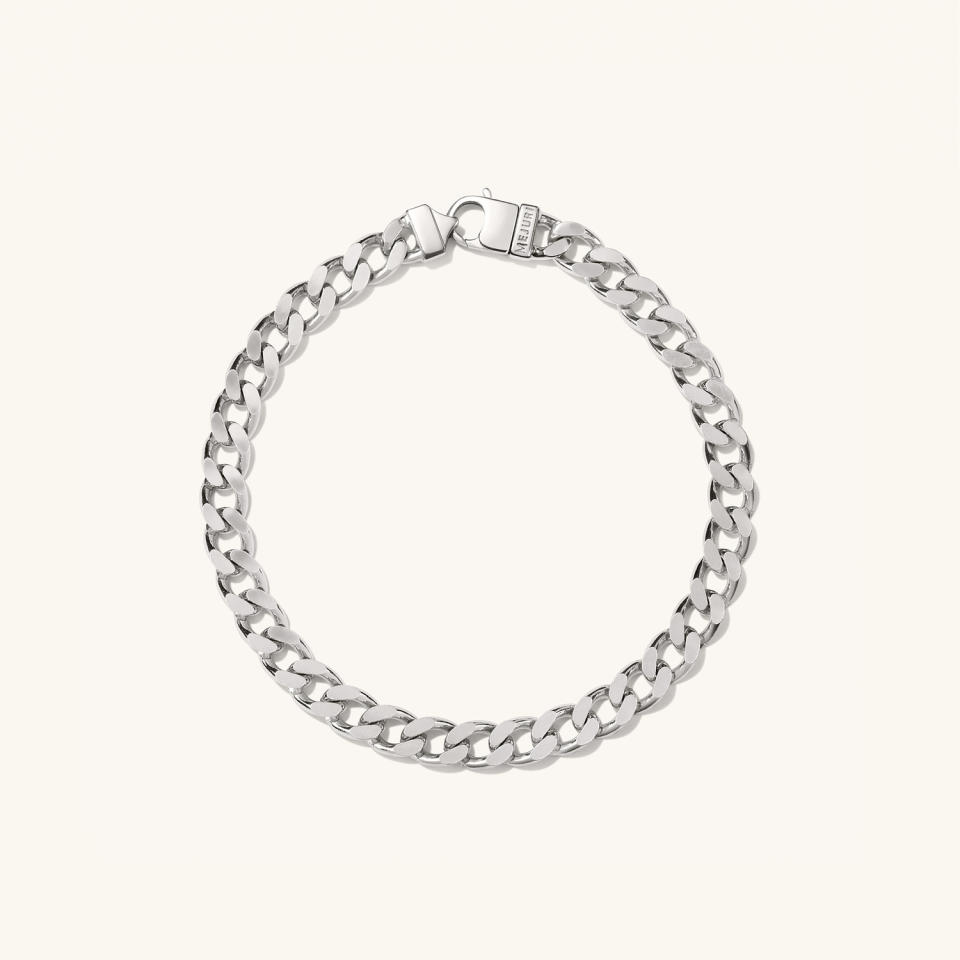 <p><a href="https://go.redirectingat.com?id=74968X1596630&url=https%3A%2F%2Fmejuri.com%2Fshop%2Fproducts%2Fcurb-chain-bracelet-silver&sref=https%3A%2F%2Fwww.esquire.com%2Flifestyle%2Fg23901138%2Fbest-gifts-for-brother-ideas%2F" rel="nofollow noopener" target="_blank" data-ylk="slk:Shop Now;elm:context_link;itc:0;sec:content-canvas" class="link ">Shop Now</a></p><p>Curb Chain Bracelet Silver</p><p>mejuri.com</p><p>$128.00</p>