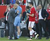 Football Soccer - FC Ingolstadt 04 v Bayern Munich - German Bundesliga - Audi Sportpark, Ingolstadt, Germany 07/05/16 Bayern Munich's coach Pep Guardiola and Robert Lewandowski celebrate after match. REUTERS/Michaela Rehle.