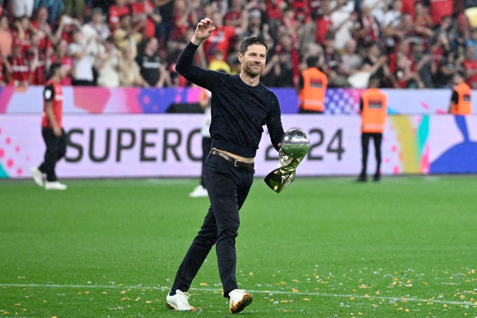 Xabi Alonso und Lukas Hradecky reagieren auf Bayers Leverkusen DFL Super Cup gegen VfB Stuttgart.