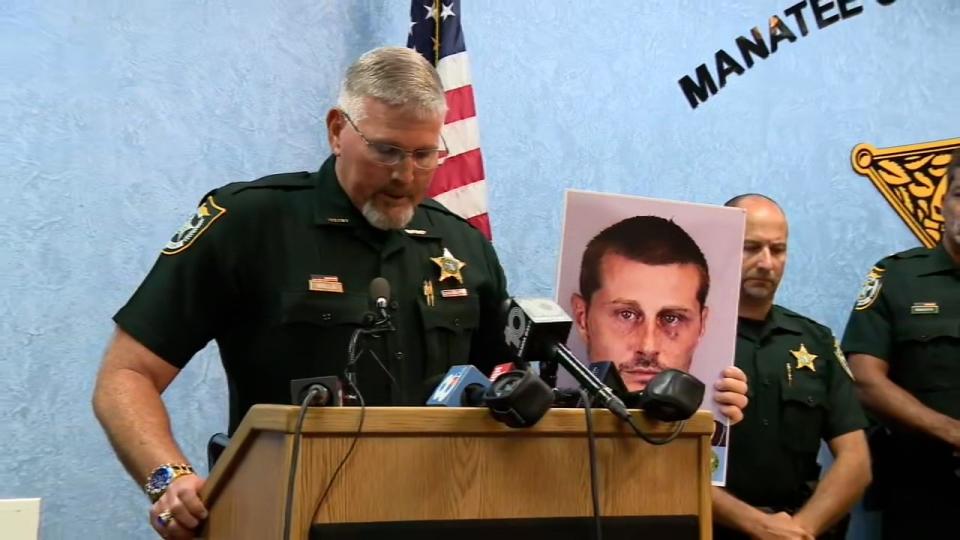 <div>Pictured: Sheriff Wells holds up a photo of Calcutti.</div>