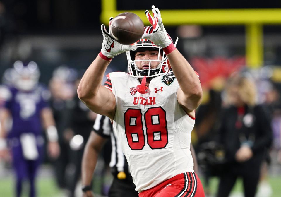 Utah Utes tight end Dallen Bentley (88) makes a catch as Utah and Northwestern prepare to play in the SRS Distribution Las Vegas Bowl on Saturday, Dec. 23, 2023. | Scott G Winterton, Deseret News