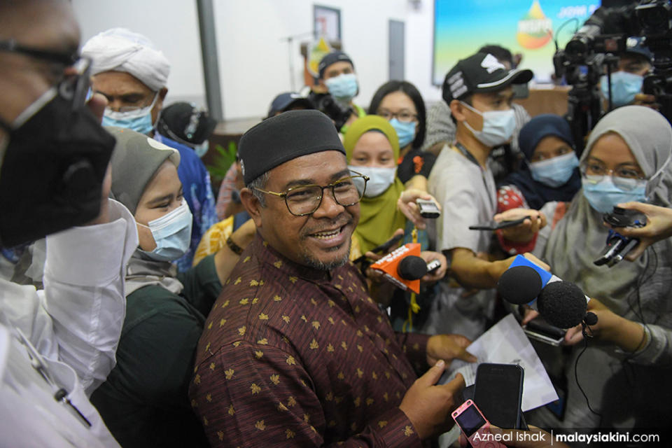 PAS’ Plantation Industries and Commodities Minister Khairuddin Aman Razali became a focal point for unhappiness over double standards when he was given a light punishment after quarantine irregularities following a trip to Turkey. Here, he is surrounded by reporters on Aug 28, 2020.