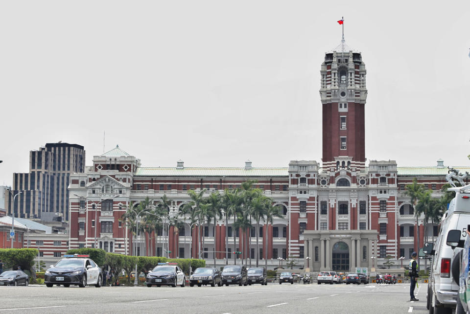 台北市長選舉激戰，選前之夜場地也相互角力。（資料照/杜宜諳攝）